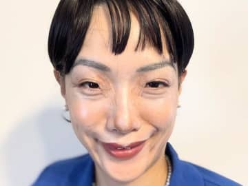 高市首相誕生に“早苗コス”で祝福！女芸人の全力モノマネに「すごいクオリティ」の声