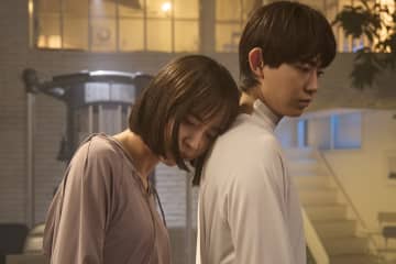 【衝撃の結末】おとなしい人妻・莉沙（井桁弘恵）が、ジムトレーナーの涼（豊田裕大）に思いを伝えるも、涼にまたがり体を揺らすその女性は…