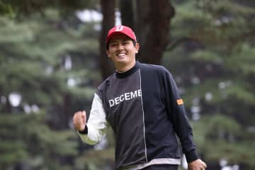 来季国内ツアー出場権への最終決戦 プロ4年目の青山晃大が首位発進