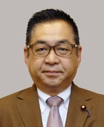 遠藤氏の補佐官兼務疑問視　共産幹部「三権分立侵す」
