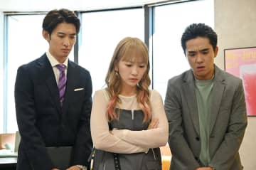 川栄李奈＆向井康二が会社のピンチに悩む姿も　『フェイクマミー』第3話先行カット
