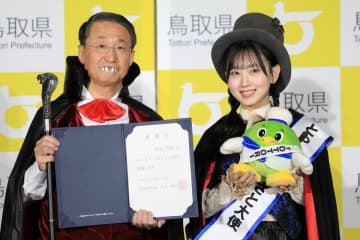 「万博ロス」勢はハロウィーンで鳥取へ...会期後もミャクミャク登場　平井知事とAKB48がコスプレでPR