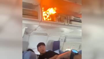 機内でリチウム電池が自然発火、緊急着陸　中国国際航空