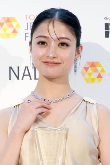 「目が…」橋本環奈、まさかの食事風景にSNSざわつく「ただの銀魂で草」「神楽すぎるwww」