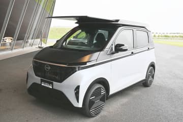 日産、充電がほぼ不要の電気自動車「サクラ」を試作　屋根に太陽光パネル