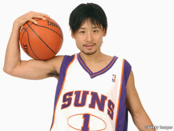 サンズ公式が田臥勇太の写真を投稿…背番号「1」にちなみ「シーズン開幕まであと1日」