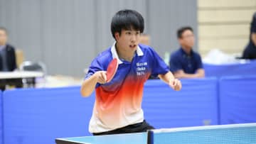 岡山商科大・竹本伊織、朝日大・川村康人とのフルゲーム制し2回戦進出＜卓球・全日学2025/男子シングルス1回戦①＞