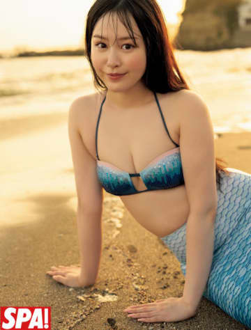 新沼希空、水辺で美しい“マーメイド”に変身！ベールを脱いだ純白のふんわりボディに注目