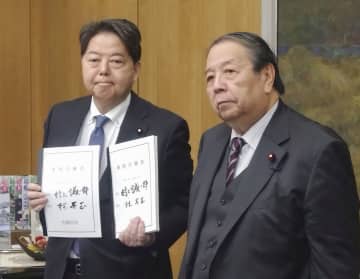 総務省は「最後のとりで」　村上氏、涙で訴え退庁