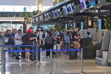 【インドネシア】年末年始の航空運賃引き下げ、燃油料金など［運輸］