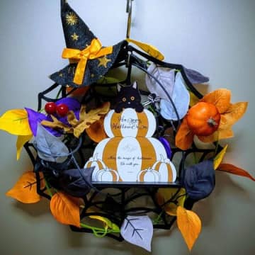 ワイヤー、グルーガン、ボンドいらず！思い立ったら20分で出来ちゃうクモの巣ハロウィンリース