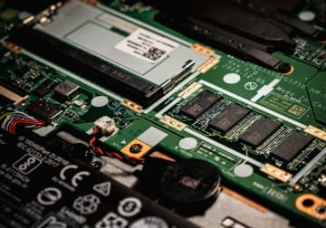 「半導体不足」再び、全世界でメモリーチップ争奪戦か―華字メディア