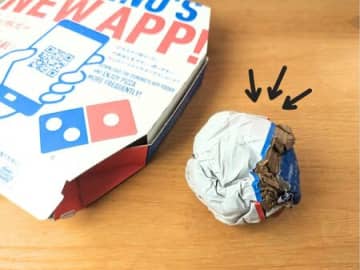食べ終わった『ピザの箱』をあっという間に小さく丸める裏ワザ。ゴミ捨てがグンと楽になりますよ♡