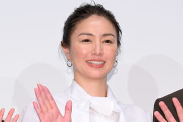 49歳・井川遥、近影で久々“おろしヘア”に歓喜の声「相変わらずお美しい」「大人の魅力溢れてます」