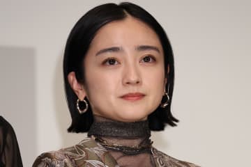 《11歳年下の“戦隊”俳優とはどうなった？》安達祐実　事務所の対応に透ける新恋人への“本気度”