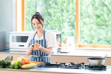 専業主婦になりたいです。都内で暮らすには結婚相手の年収はいくら必要ですか？ 都内で生活できる“リアルな年収”とは？