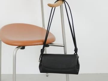 荷物少なくしたい人へ！【グローバルワーク】身軽に出かけられる「お財布機能つきショルダー」
