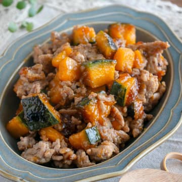 めんつゆで失敗なし！フライパンひとつで作れる「かぼちゃのそぼろ炒め」