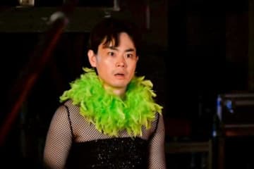 「もしもこの世が舞台なら、楽屋はどこにあるのだろう」「豪華な俳優陣が誰一人として暇じゃない群像劇」「二階堂ふみのマイケル・ジャクソンが本番でも見られるかも」
