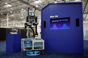 ロボットで60万人雇用代替計画　アマゾン、配送で眼鏡型端末活用
