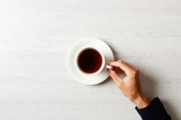 アイスコーヒーとホットコーヒー、どっちがストレスにいい？最新調査で明らかに