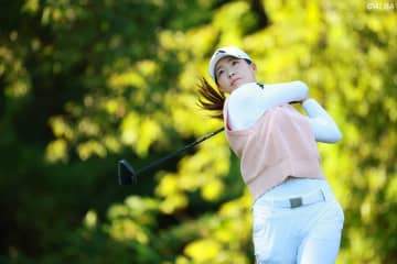 ＜速報＞ 渋野日向子は前半1アンダー　ルーキーの中村心、佐久間朱莉が首位タイ