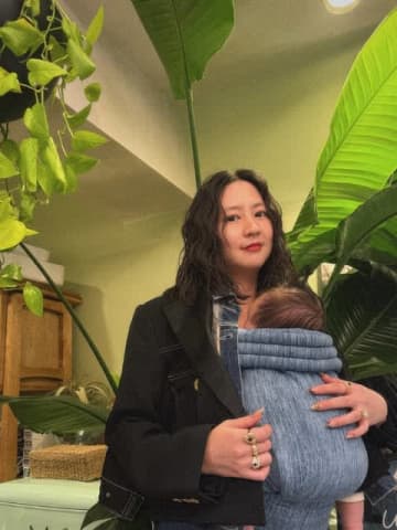 河北麻友子 33歳、第2子出産を報告　生まれた我が子と2ショット「親として成長していきたい」