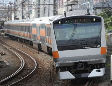 中央線快速で楽器を生演奏！ グリーン車1階席で実施、11月の土休日限定