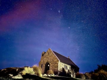 【一生に一度は行きたい！テカポ湖完全ガイド】ターコイズブルーの絶景・星空・ルピナスの花畑・アストロカフェ｜ニュージーランド