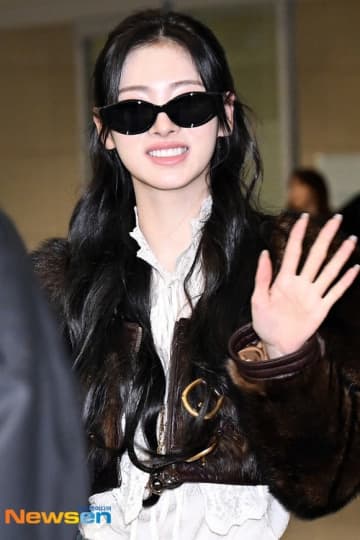 【PHOTO】MEOVV アンナ、日本でのスケジュールを終えて韓国に到着（動画あり）