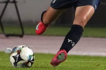 女子版“調子乗り世代”誕生？ リトルなでしこがU-17W杯で総勢10人“王冠パフォーマンス”を堂々披露！ 初戦からバージョンアップ｢みんなキラキラ｣｢めっちゃ楽しそう｣