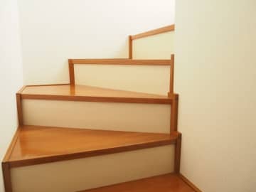 やめるだけで部屋がすっきり片付く！プロ直伝！「床置きしないためのアイデア」5選