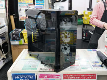 CORSAIRのピラーレスPCケース「FRAME 4500X」が発売、曲面ガラスパネル採用