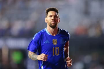 Ｃ・ロナウドとサッカー界史上最高を争うメッシはボクシングなら完勝？「性格は荒っぽい」