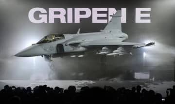 ウクライナ、スウェーデンの戦闘機「グリペンＥ」を１５０機取得か　道路を滑走路として使用可能