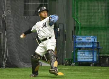 ロッテ・田村龍弘「しっかり見てくれている」、「その気になってやらないと」〜10月22日のZOZOマリン秋季練習〜