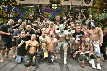 カス野郎”brother”YASSHIがプロレスラー生活25周年記念興行で仲間たちと故郷に錦！名付け親のウルティモ・ドラゴンに玉砕も「僕を18の時に男にして頂いてありがとうございます！」