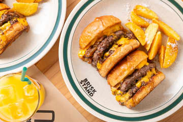 話題の和食×グルメバーガー「ブリスクスタンド」が大阪・堺にオープン！