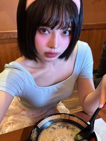 地下アイドルグループでいじめ→中指立てて脱退の元アイドルが「UCバークレーの卒業生代表に」
