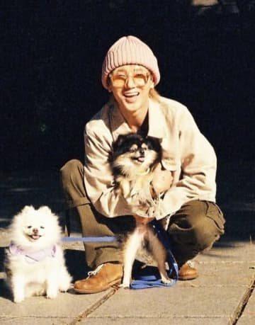 SUPER JUNIOR イェソン、愛犬メロとの別れを報告…思い出写真を公開「僕の世界に来てくれてありがとう」