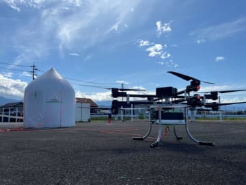 LIFULL ArchiTech、ドローンによるインスタントハウス空輸の実証実験に成功