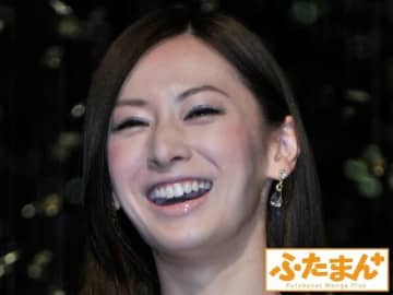 「強さと美しさが際立つ…」人気女優が実写化作品でまとった「大胆すぎる戦闘服」