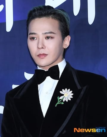 【PHOTO】G-DRAGON「2025大韓民国大衆文化芸術賞」レッドカーペットに登場