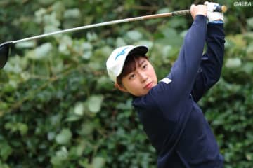 「68」で首位タイ発進！ ネクヒロ・安藤百香のスイングは右足の粘りが超絶!?「ここまで…なかなかいません」