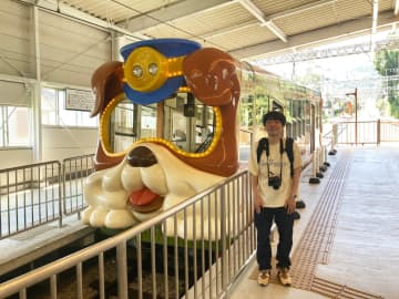 奈良県生駒市・生駒ケーブル～インパクト大なケーブルカーに乗って生駒山上遊園地まで【いとしい乗り物／スズキナオ】