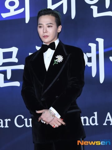 G-DRAGON、東方神起、イ・ビョンホンらがスーツ姿で登場！「2025大韓民国大衆文化芸術賞」レッドカーペットに注目