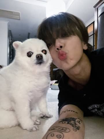 SUPER JUNIOR イェソン、愛犬メロとの別れを報告…思い出写真を公開「僕の世界に来てくれてありがとう」