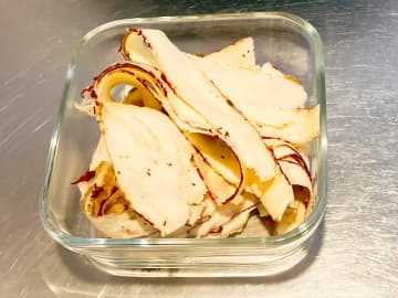 【簡単レシピ】スライスしたさつまいもをまな板に置いて？　完成した一品にたまらん…！