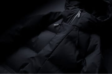 黒が深すぎる！三陽商会が独自開発「BLACK OF BLACKs」本格展開！ドレス・バッグまで広がり、昨年の【5倍の生産量】で秋冬商戦を牽引！