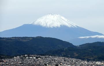富士山が初冠雪、秦野でも雪化粧が見えた　昨年より15日早く